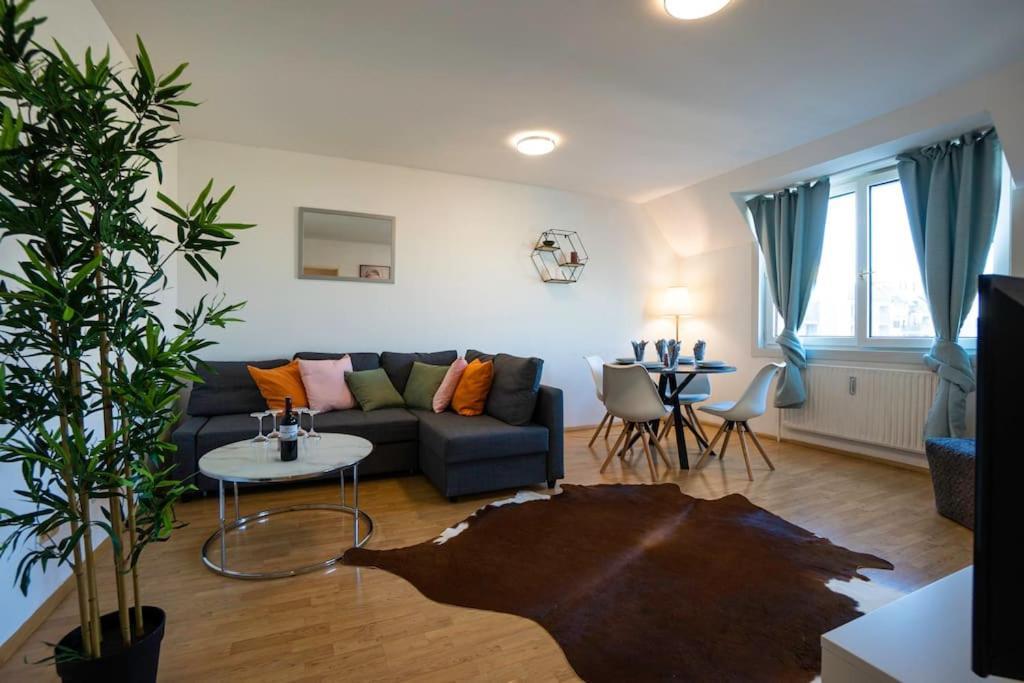 Stylish 2 Floor Penthouse • 15 Min To City Center เวียนนา ภายนอก รูปภาพ