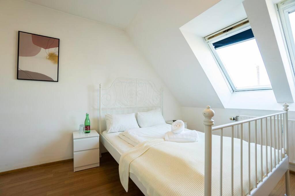 Stylish 2 Floor Penthouse • 15 Min To City Center เวียนนา ภายนอก รูปภาพ