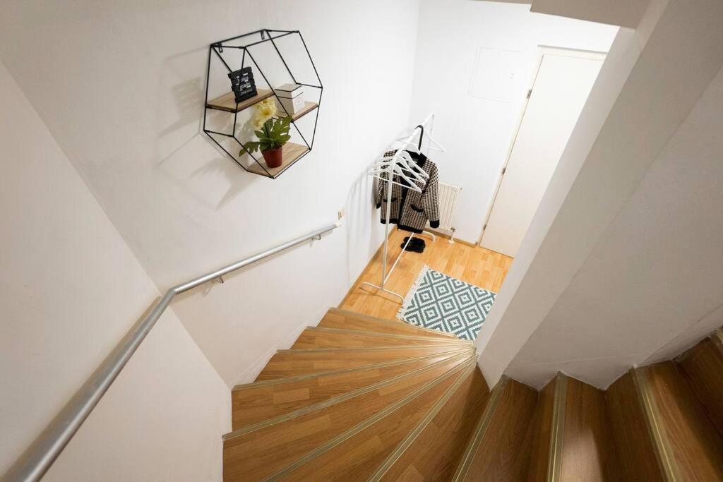 Stylish 2 Floor Penthouse • 15 Min To City Center เวียนนา ภายนอก รูปภาพ