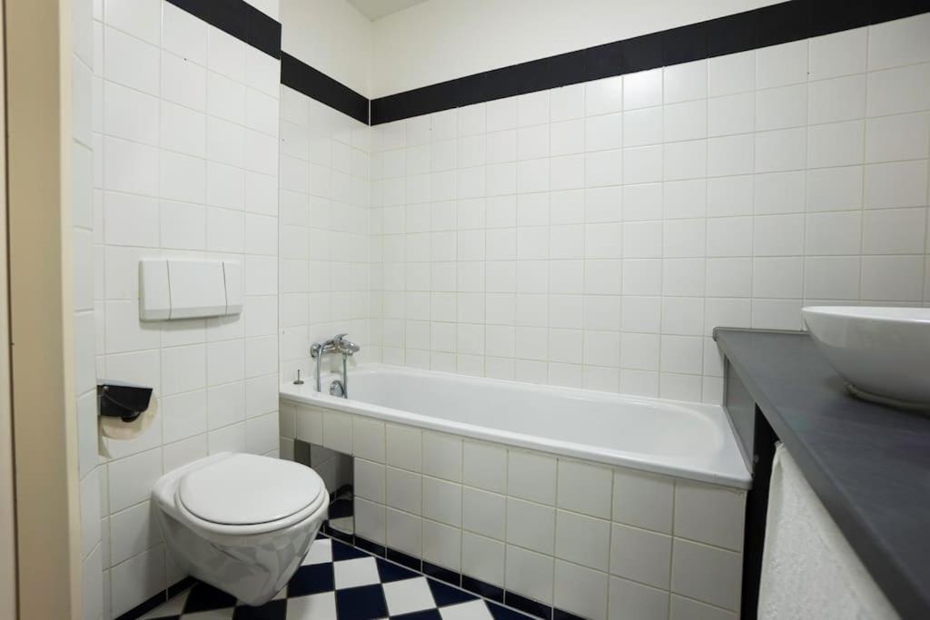 Stylish 2 Floor Penthouse • 15 Min To City Center เวียนนา ภายนอก รูปภาพ