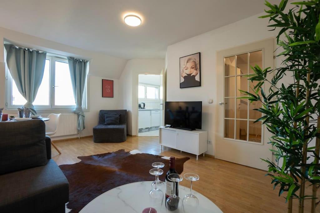Stylish 2 Floor Penthouse • 15 Min To City Center เวียนนา ภายนอก รูปภาพ
