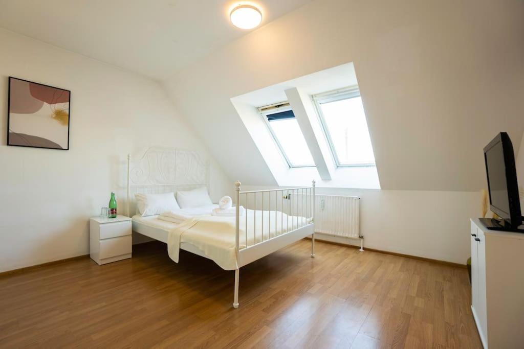 Stylish 2 Floor Penthouse • 15 Min To City Center เวียนนา ภายนอก รูปภาพ